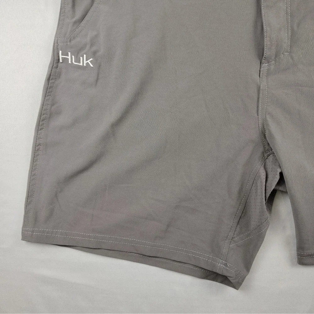Huk Fishing Shorts Mens 2XL/XXL Gray Stretch Zip Pocket Performance Outdoor